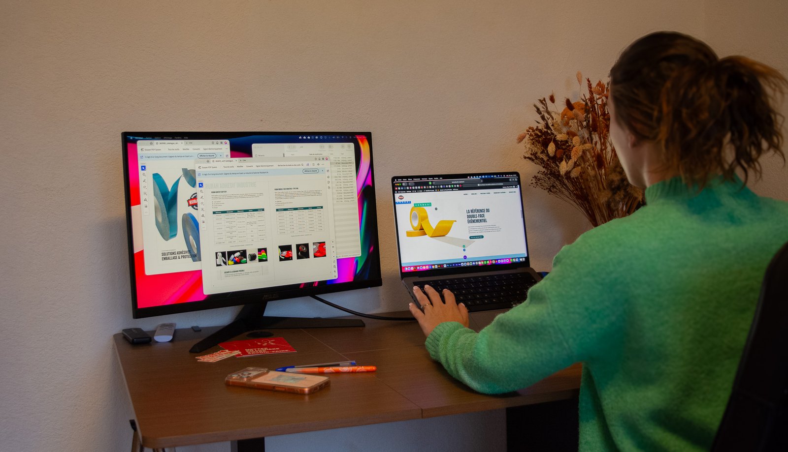 Elisa Ramel, graphiste et directrice artistique indépendante dans la Loire, fondatrice de l’agence de communication Le Cœur à l’ouvrage